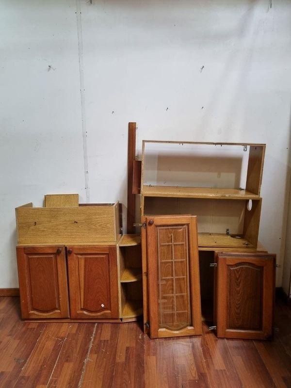 Aéreo de Cocina Desarmado con Puertas de Madera y Vidrio