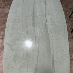 Mesa Ovalada con Tapa de Mármol Macizo y Base Metálica - imagen 3