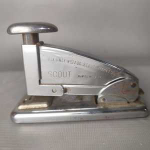 Lote anterior: Grapadora Vintage de Escritorio Scout Model No. 202 - Fabricada en EE.UU.