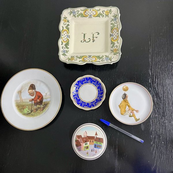 Piezas de porcelana europea: Bandeja italiana, platos portugueses y alemanes - imagen 1