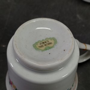 Juego de 6 Tacitas y 4 Platitos de Porcelana China con Flores - imagen 4