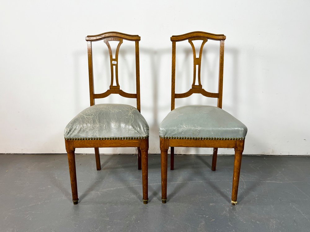 Par de Sillas Inglesas de Roble con Asiento Tapizado Gris