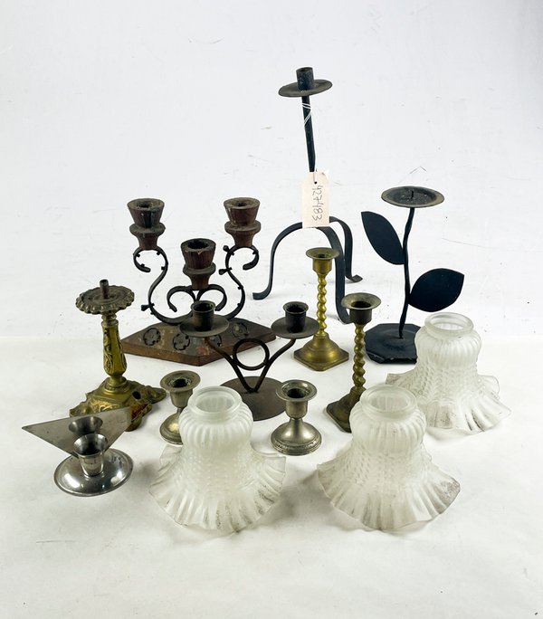 Lote de Candelabros de Metal y Tulipitas Esmeriladas - imagen 1