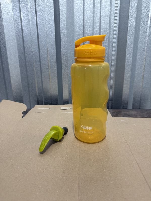 Botella Deportiva Keep Amarilla 800 ml con Tapa a Presión