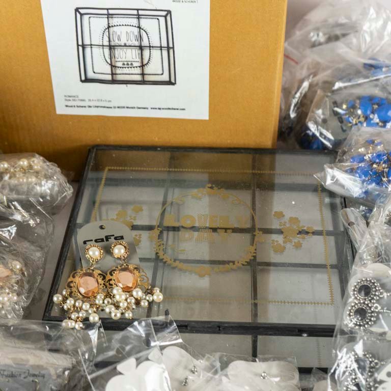 Lotes de joyería y alhajeros de vidrio y metal - imagen 2