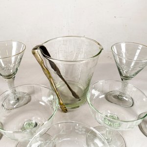 Lote de 19 piezas: Hielera con pinza, copas y vasos de vidrio grabados - imagen 5