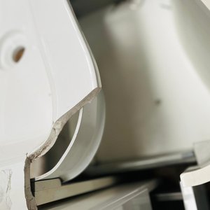 Lote de 2 Muebles de Baño Blancos con Bacha de Vidrio y Detalles - imagen 4