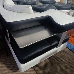Sofá Italiano de Diseño Formenti Wave Bicolor en Cuero y Aluminio con Mesa Integrada - imagen 3
