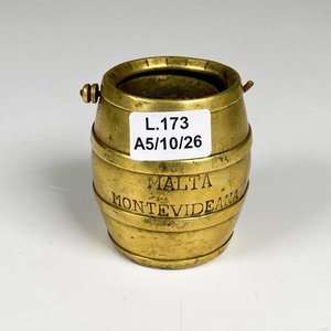 Lote siguiente: Barrilito de bronce Malta Montevideana ,altura 6 cm
