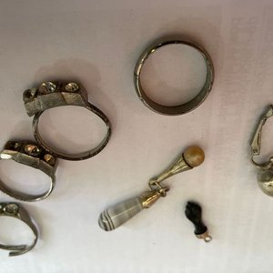 Lote de Anillos, Amuletos y Colgantes con Perlas y Piedras - imagen 4