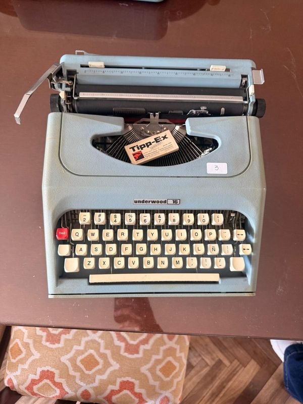 Máquina de Escribir Portátil Underwood Modelo 16 con Estuche - imagen 1