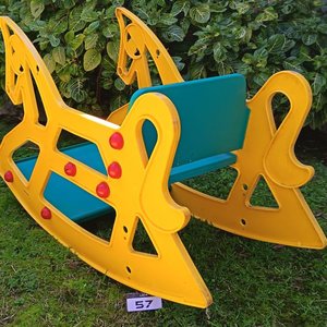 Balancín infantil con figura de caballo, asiento y apoyos - imagen 4