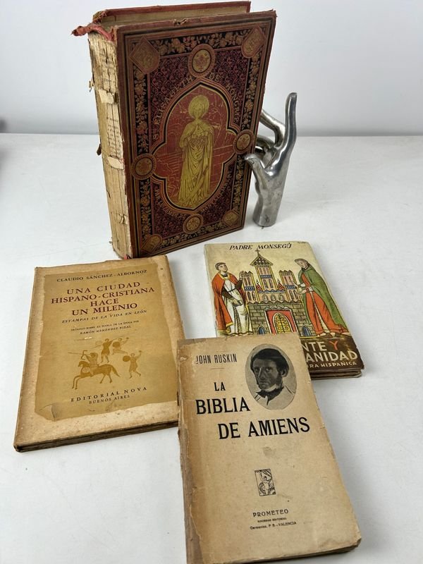 Lote siguiente: Cuatro libros antiguos con temas históricos y religiosos