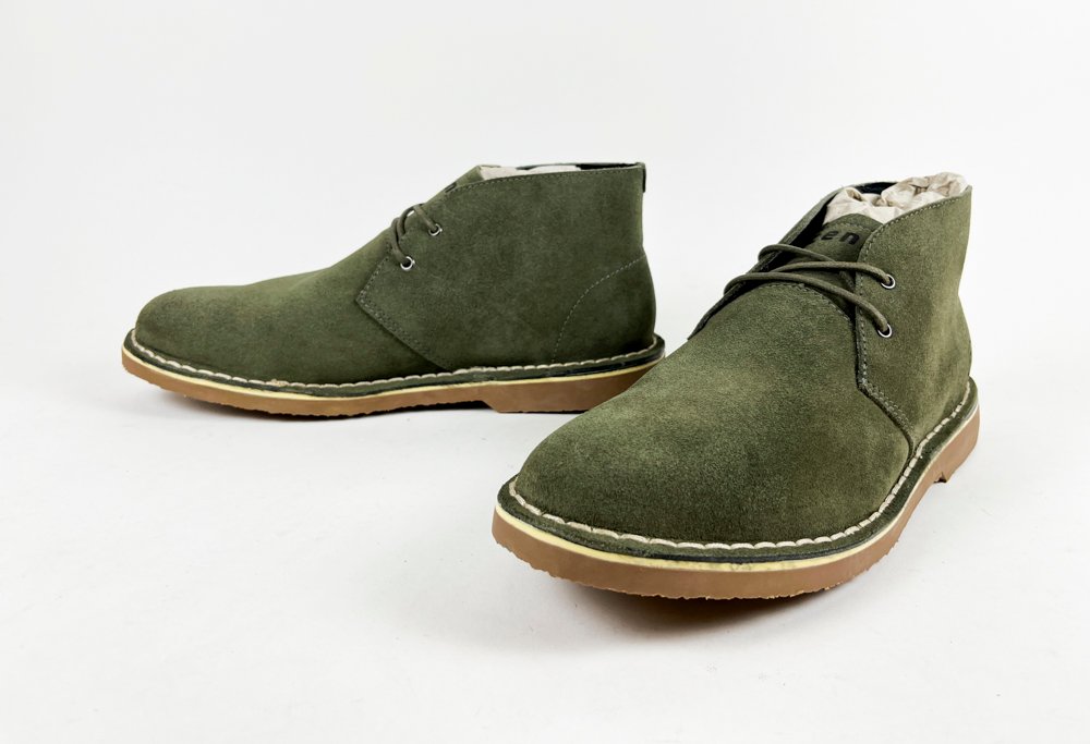 Lote siguiente: Botas de gamuza Zenit, color oliva, talle 40
