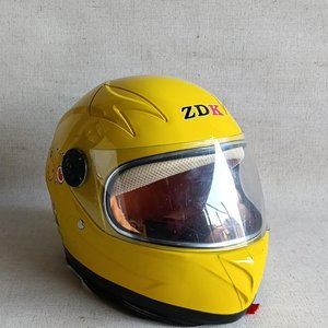 Casco Infantil Amarillo ZDK con Diseño de Dinosaurio - imagen 2