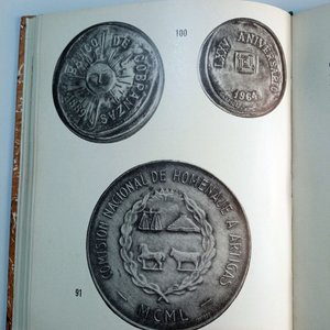 Libro Cien Medallas del Uruguay tapa dura Ediciones BROU J. P. Argul - imagen 4