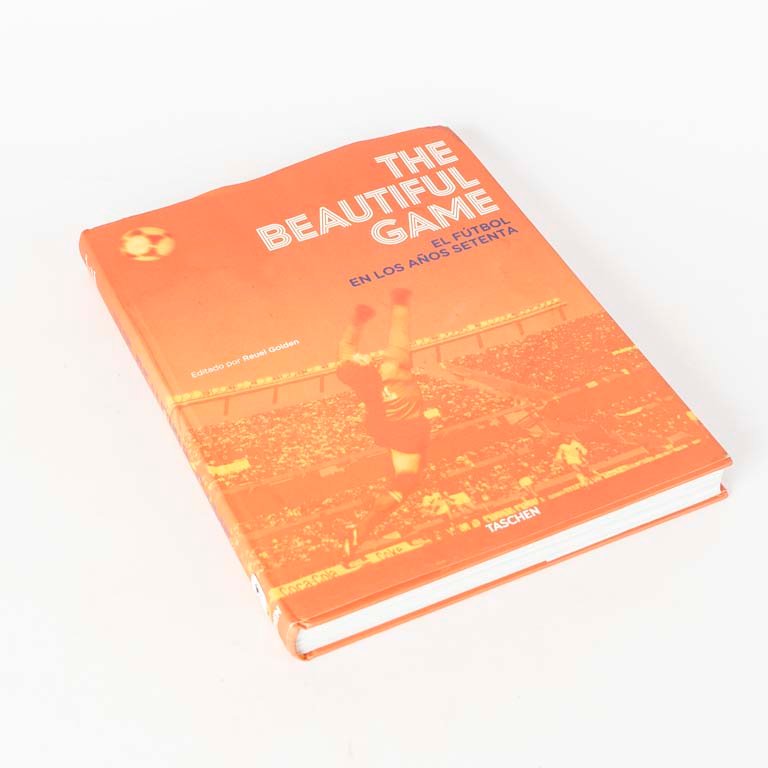 Lote siguiente: Libro de fútbol de la década de 1970, editorial TASCHEN