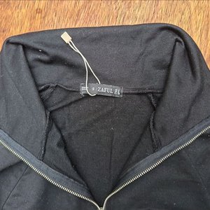 Lote de Ropa Femenina: Shorts, Jeans, Canguros, Remeras y Musculosas - imagen 18