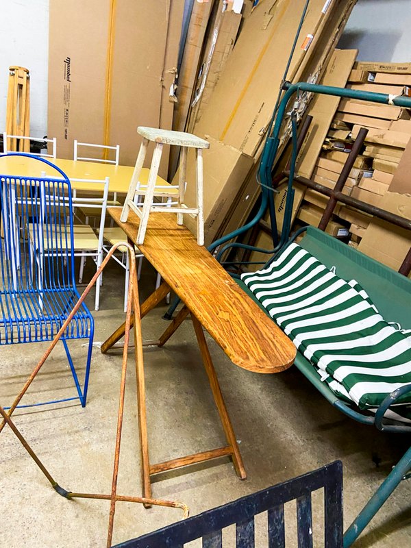 Mesa Plegable de Madera con Banqueta Blanca y Columpio Verde