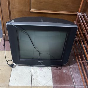Lote anterior: Televisor Samsung de 21 pulgadas con control remoto