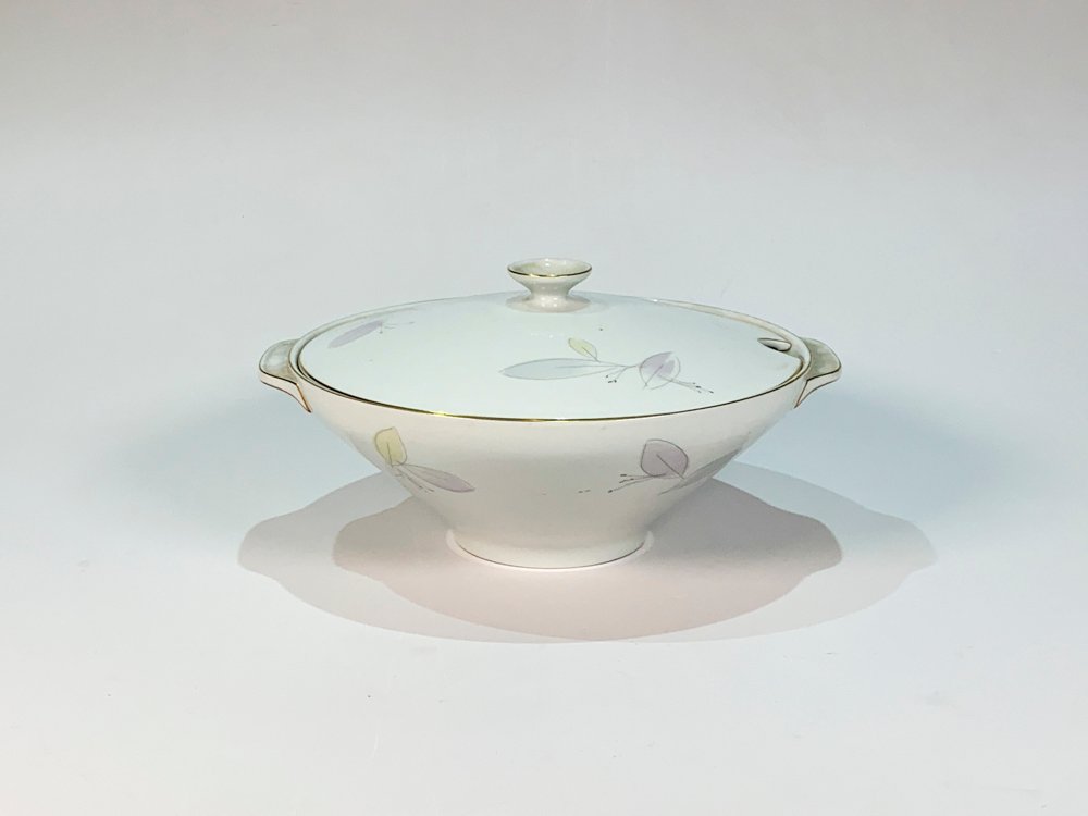 Sopera Cónica de Porcelana Bavaria con Tapa y Decoración de Hojas