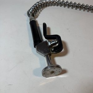 Grifo de Cocina Industrial con Manguera Flexible y Ducha - imagen 3