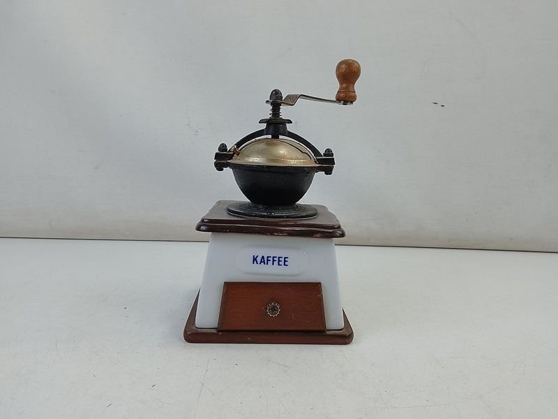 Antiguo Molino de Café Manual con Cuerpo de Cerámica y Base de Madera