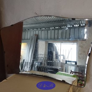 Lote siguiente: Espejo Antiguo Biselado con Marco Metálico