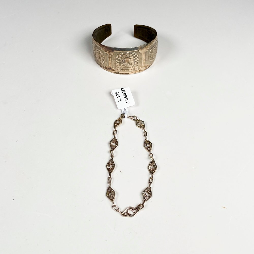 Lote siguiente: Pulsera filigrana de plata y brazalete peruano