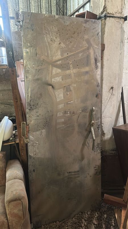 Lote anterior: Puerta de cámara de frío en mal estado