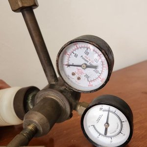 Regulador de Presión con Manómetro Doble - imagen 3