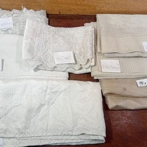 Lote anterior: Lote de 6 Cortinas con Diversas Texturas y Medidas