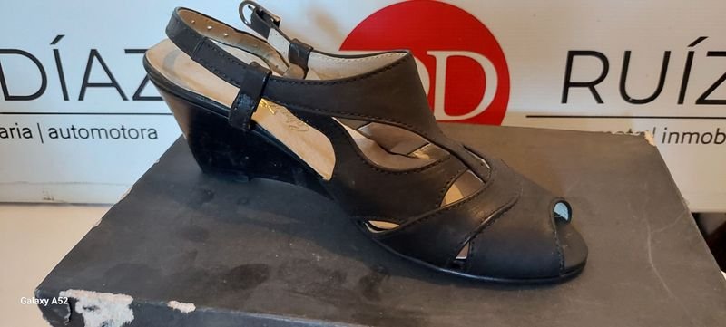 Zapatos de tacón alto con estilos variados - imagen 2