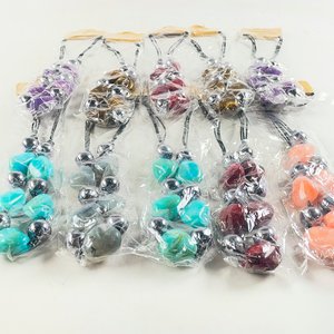 Diez Collares con Cuentas de Colores y Dijes Metálicos - imagen 3