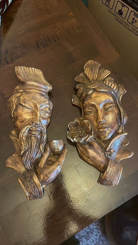Lote siguiente: Figuras colgantes en yeso de alta calidad