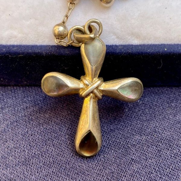 Collar de rosario de plata con cruz y detalles en metal - imagen 4