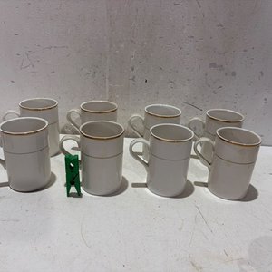 Juego de 8 Tazas de Loza Blanca con Borde Dorado - imagen 1
