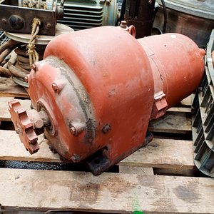 Motor Eléctrico Trifásico de 10 HP - imagen 2