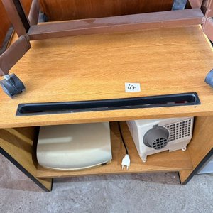 Dos Mesitas Auxiliares con Artefactos Eléctricos - imagen 3