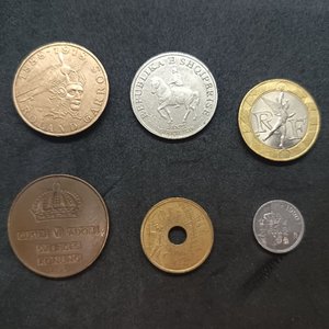 Lote de 6 monedas de Europa: Francia, Suecia, Albania y España - imagen 4