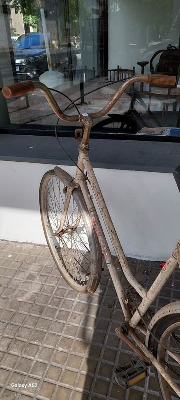 Bicicleta antigua en buen estado - imagen 3