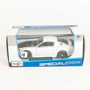 Lote siguiente: Auto Ford Mustang Street Racer 2014 escala 1/24 colección Maisto