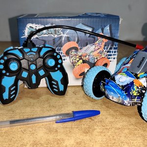 Auto a Radio Control Recargable Todo Terreno con Luces y 2 Controles - imagen 4