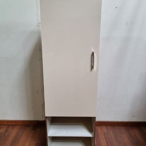 Lote anterior: Mueble Alto Blanco y Marrón con Puerta y Estantes Abiertos