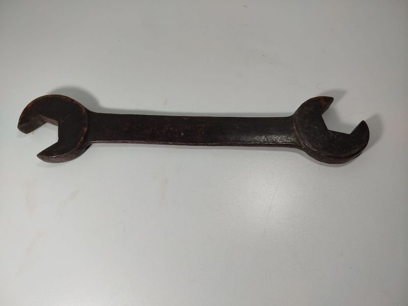 Llave de gran tamaño y acero de alta calidad