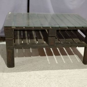 Lote siguiente: Mesa Ratona de Palets Pintada con Tapa de Vidrio