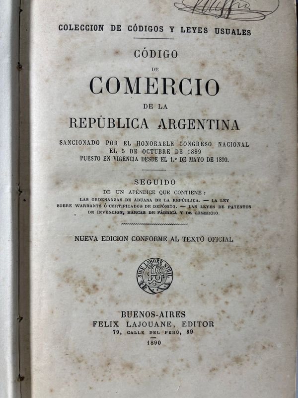 Código de Comercio de la República Argentina 1890 - Libro antiguo con estatua de león - imagen 2