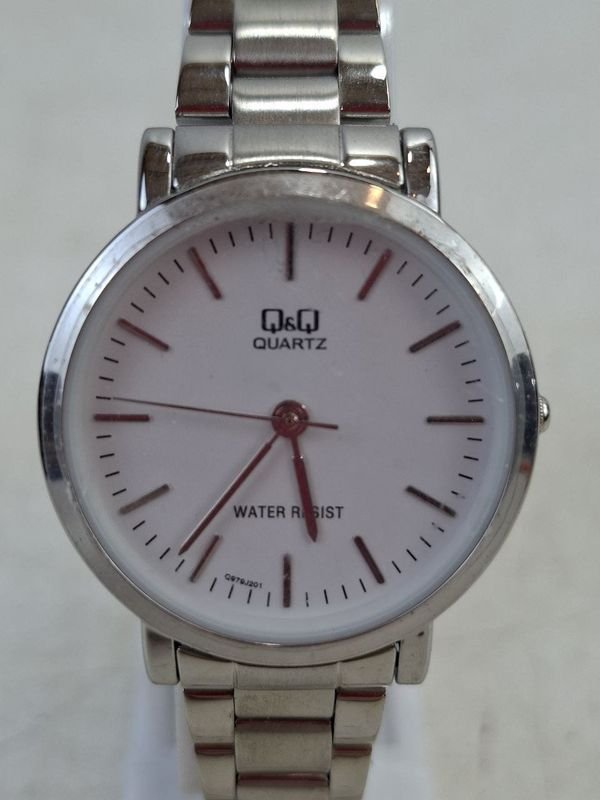 Reloj de Pulsera Q&Q Quartz Plateado con Cuadrante Blanco