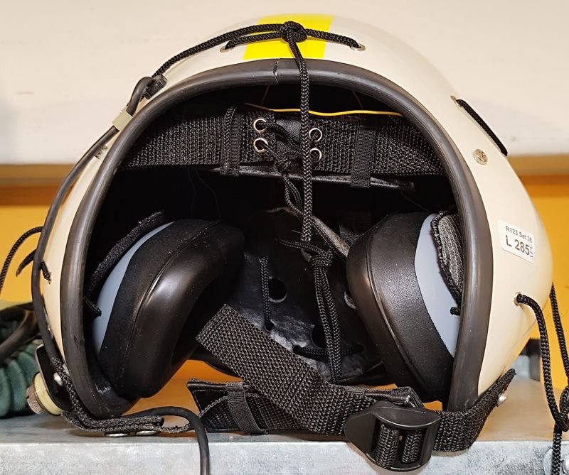 Casco de Piloto GAUTIER Regulable Talle M-L Visor Negro Completo Auriculares de Fábrica