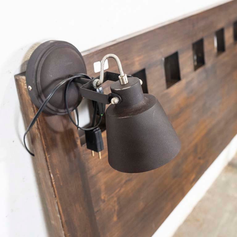 Respaldo de cama rústico con apliques de luz - imagen 2